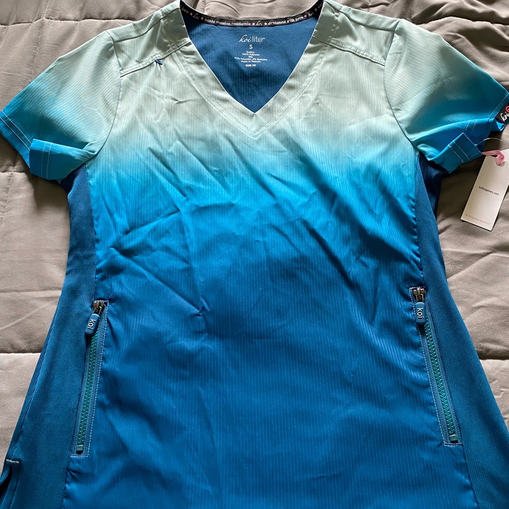 Blue ombré KOI LITE scrub top, new with tags